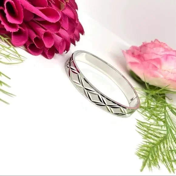 VINTAGE⚜️ART DECO Diamond Cut Etched Silver Bangle Cuff Bracelet - Picture 4 of 12